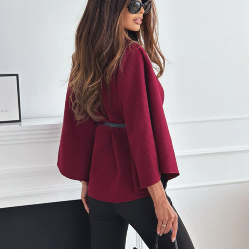LOUISE | Moderner schwarzer Poncho mit Gürtel