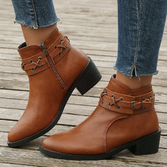 KARA | Stiefeletten aus Leder mit Nieten