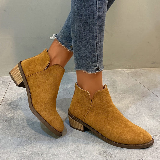 INES | Minimalistische spitze Stiefeletten
